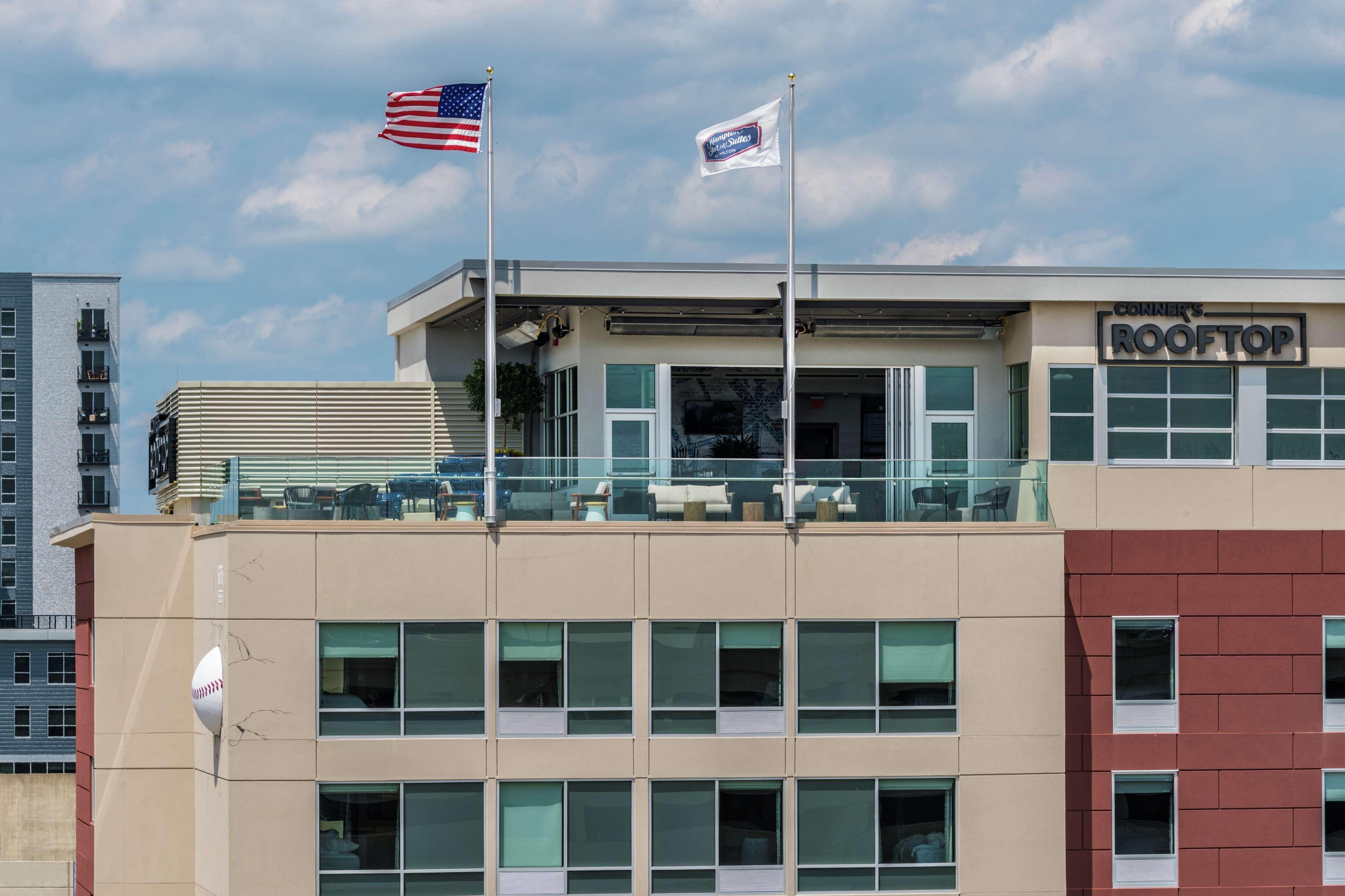 Hampton Inn & Suites Fort Wayne Downtown Exterior photo
