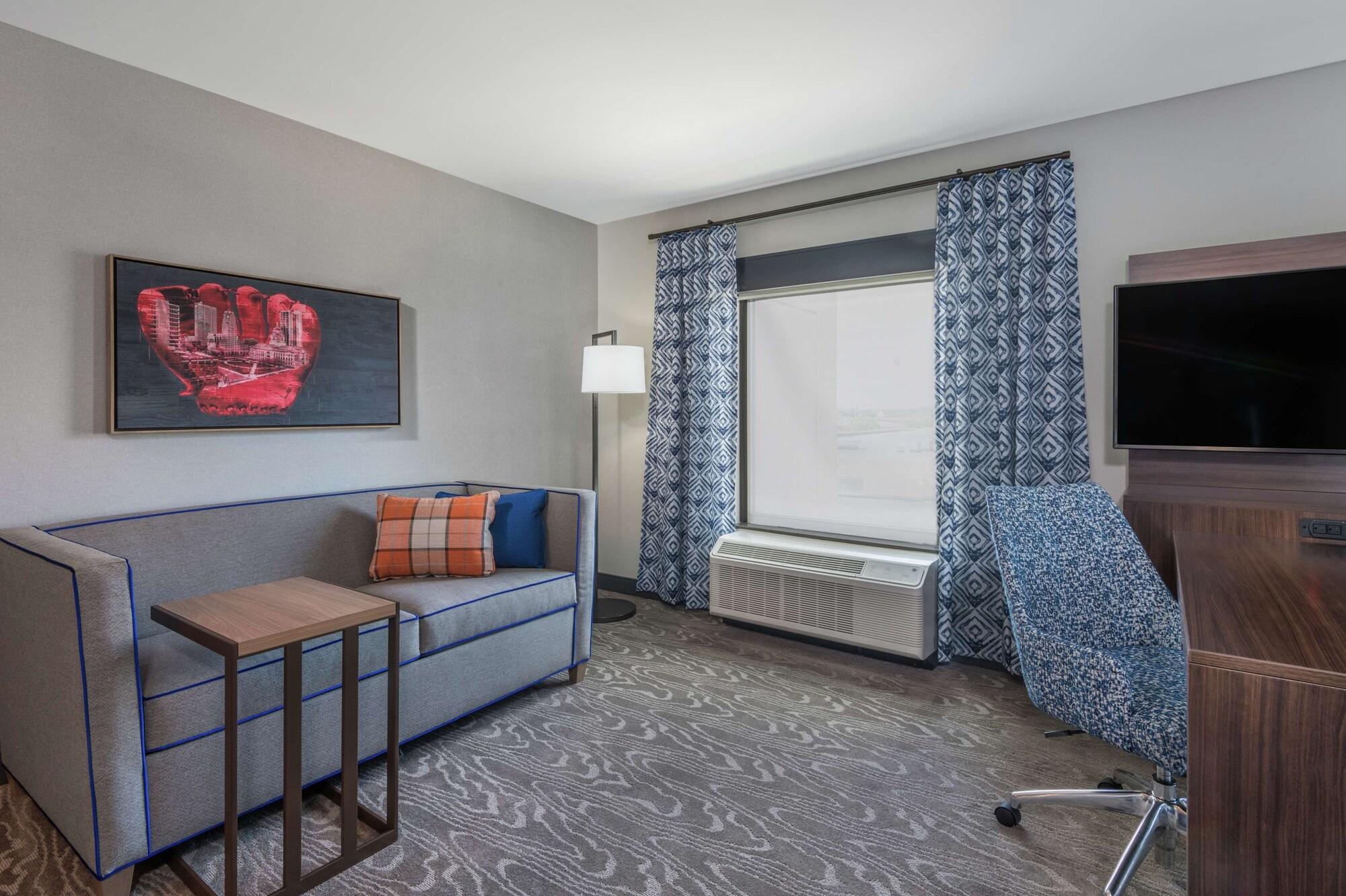 Hampton Inn & Suites Fort Wayne Downtown Exterior photo