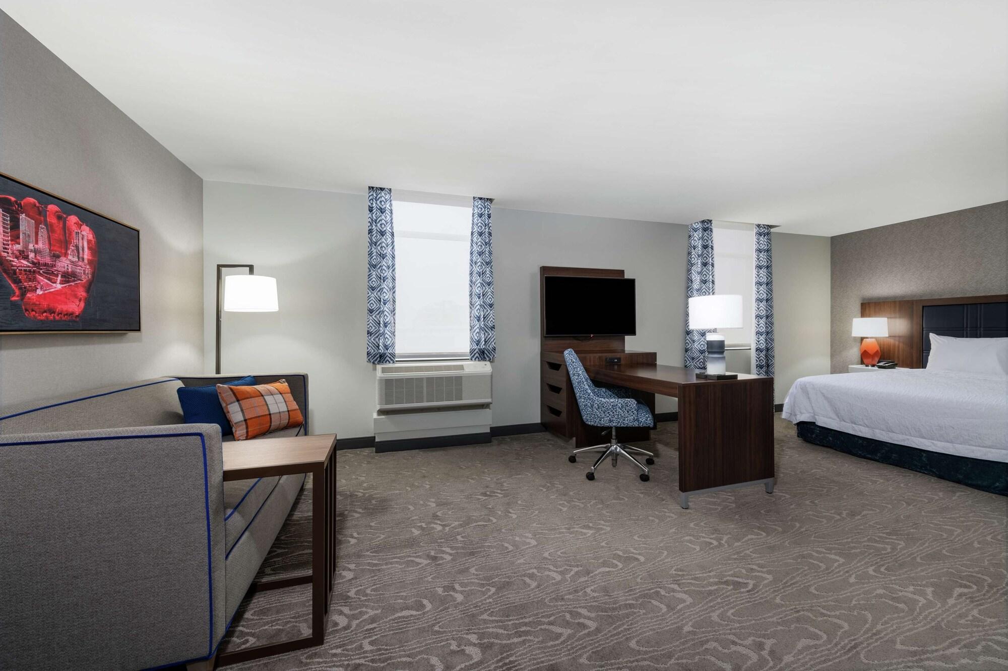 Hampton Inn & Suites Fort Wayne Downtown Exterior photo