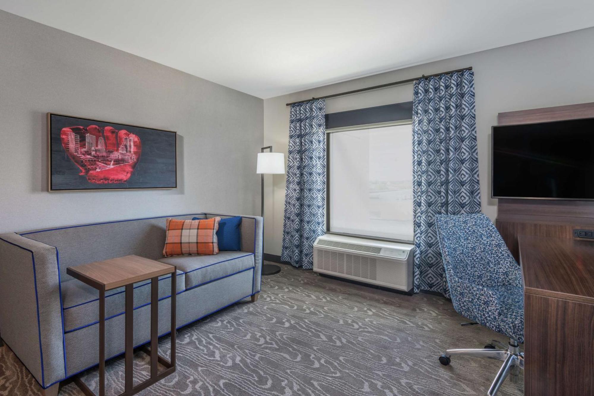 Hampton Inn & Suites Fort Wayne Downtown Exterior photo