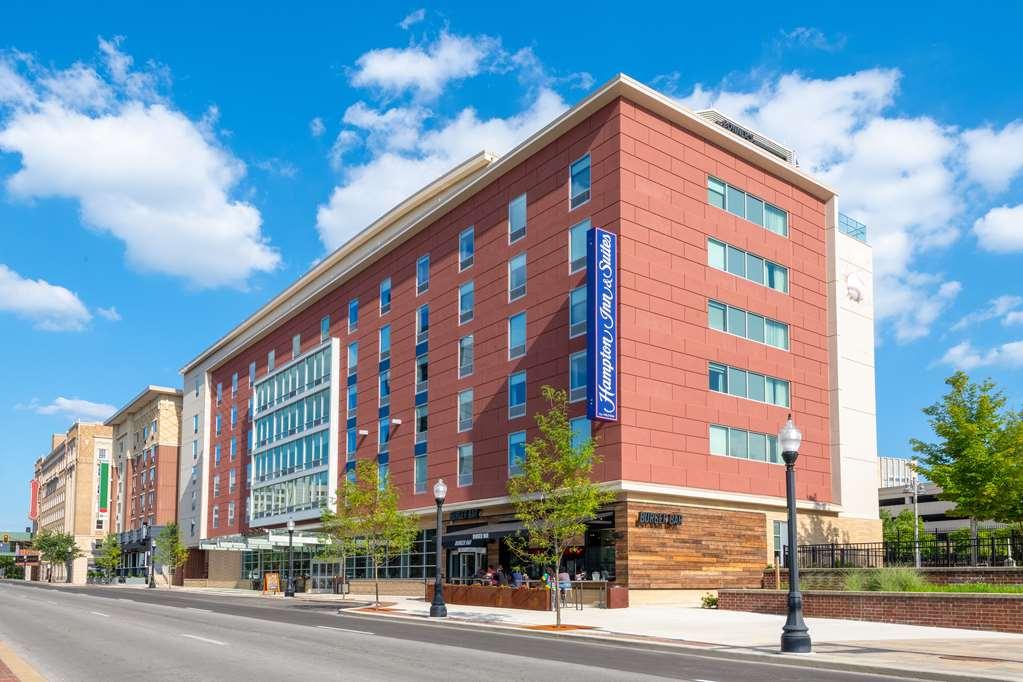 Hampton Inn & Suites Fort Wayne Downtown Exterior photo