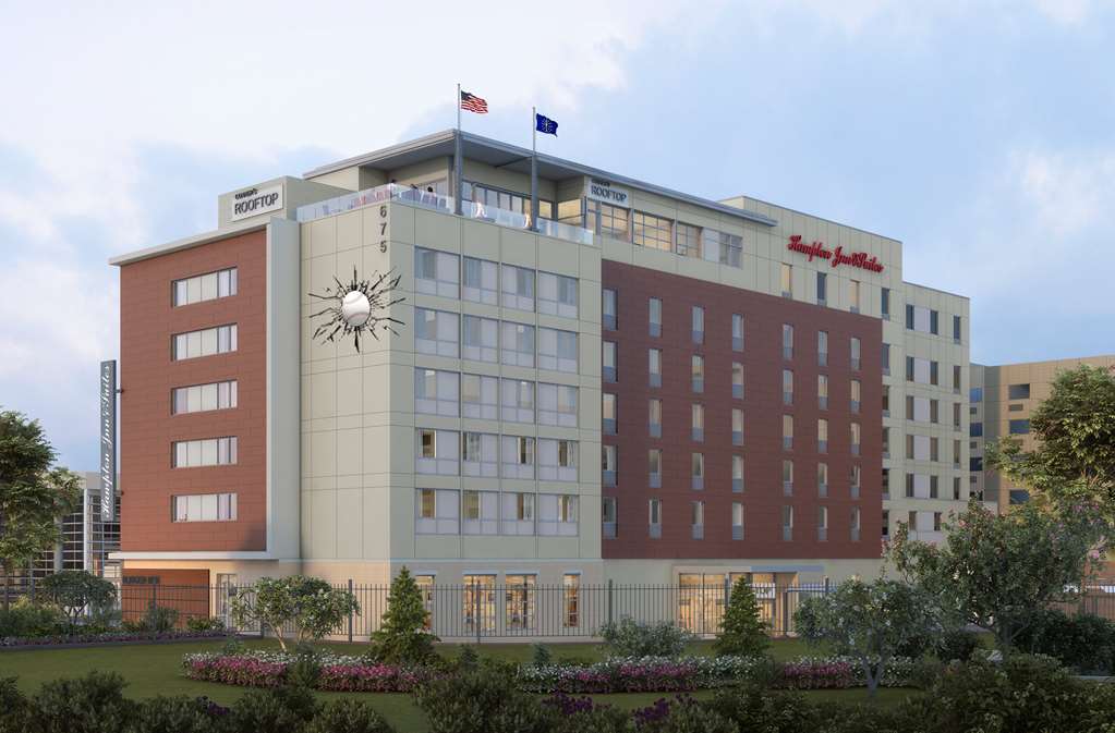 Hampton Inn & Suites Fort Wayne Downtown Exterior photo